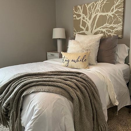 Peace of Cleveland: Pet-Friendly 2BR with Study Apartment Exterior photo