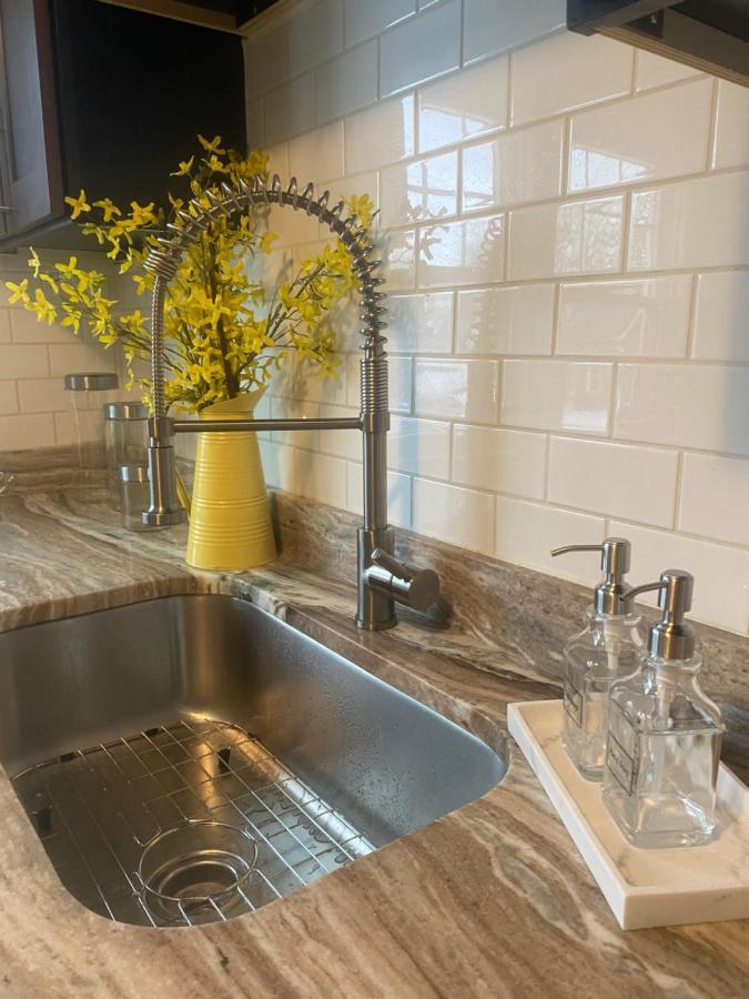 Peace of Cleveland: Pet-Friendly 2BR with Study Apartment Exterior photo