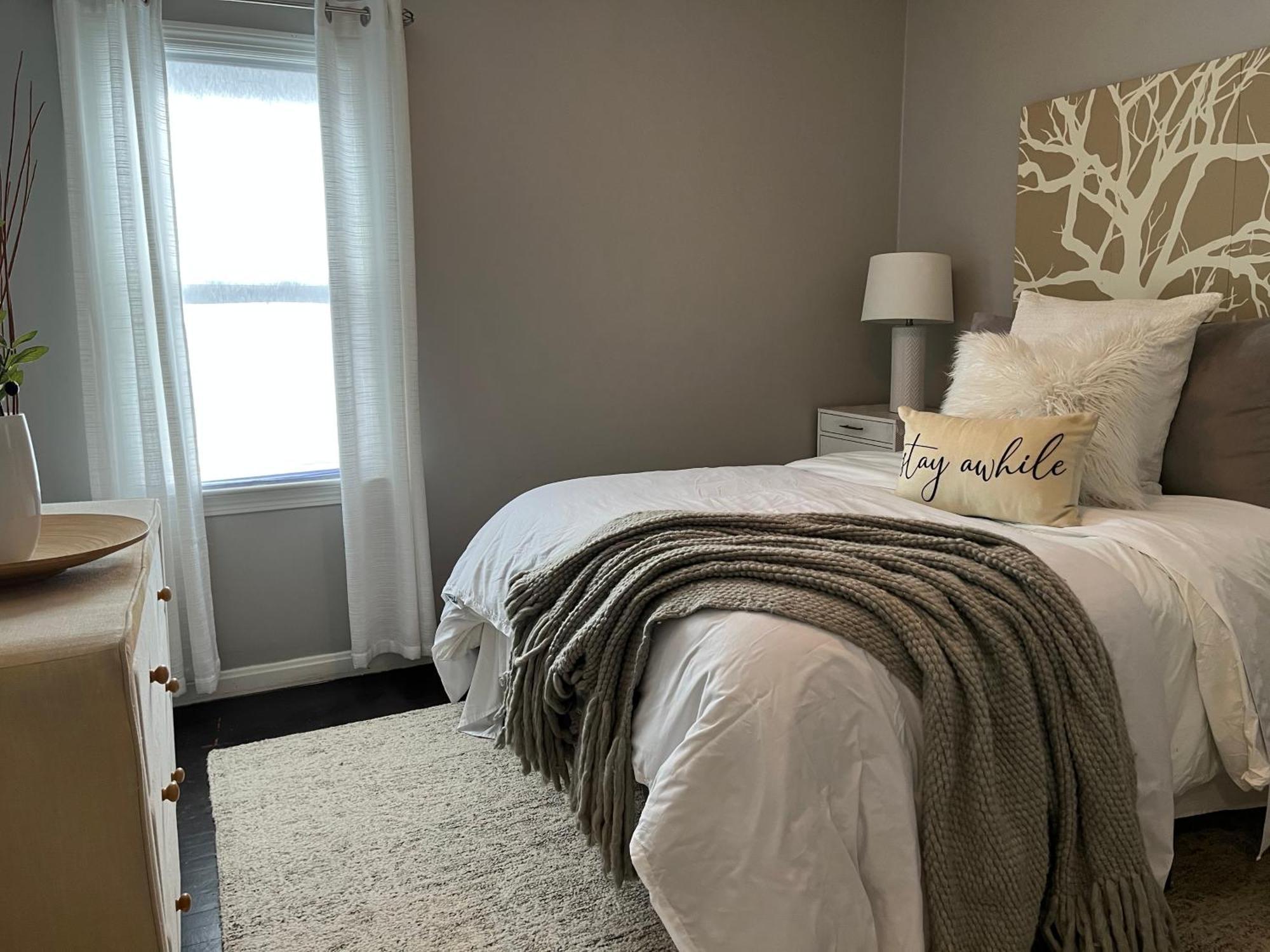 Peace of Cleveland: Pet-Friendly 2BR with Study Apartment Exterior photo